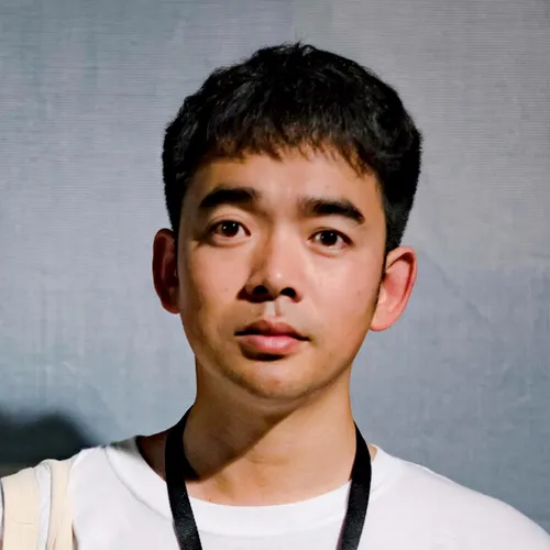 dark red forest.director.jin huaqing